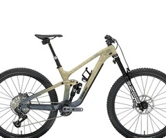 2025 Trek Slash SE Gen 5 Mountain Bike (GUN2BIKESHOP)